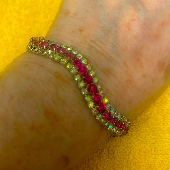 Crystal magenta persuasion bracelet swirl Silver tone sparkly magenta/clear - Picture 6 of 8